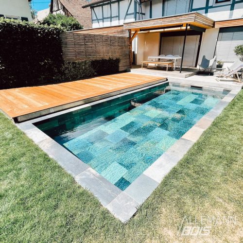 Plage de piscine en bois coulissante sur petite piscine, Allemann Bois